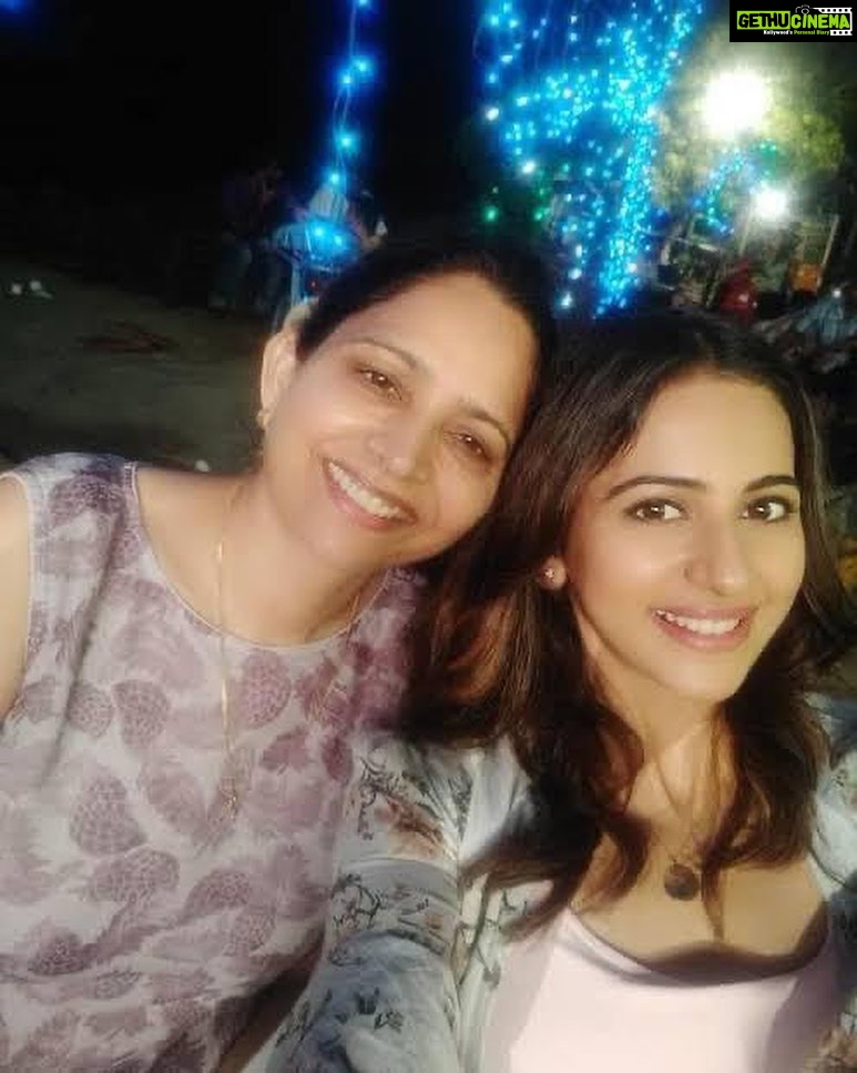 Rakul Preet Singh Instagram - My dear mom, no words can ever express how much I love you .. you are the definition of unconditional love and I’m blessed to feel that love. ❤️❤️❤️ you are my forever cheerleader, my shoulder to lean on , my best friend , my confidante .. thankyou for being a giver and thankyou for making us strong , independent, fearless, selfless and loving ❤️❤️ I love you infinity 🤗🤗😘😘 # but everyday is ur day mother 😘😘 @ri.ni112