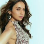 Rakul Preet Singh Instagram - Let your dreams be your wings 💕 Outfit @missguided Jewellery @houseofshikha Styled by @anshikaav Assisted by @tanazfatima Hair @aliyashaik28 Makeup @im__sal Shot by @kadamajay