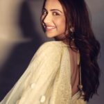 Rakul Preet Singh Instagram - Eid Mubarak ❤️ Wishing you lots of love, peace and prosperity 🌙
