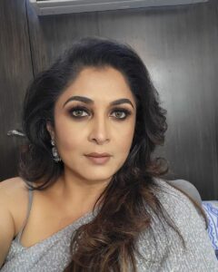 Ramya Krishnan Instagram - Shining in silver 💞

@vijaytelevision @disneyplushotstartamil

Outfit : @sidneysladen @sidneysladenofficial

MUA :  @artistrybyolivia

Jewellery : @pradejewels

Hair : @manohar_hair
#bbjodigal2