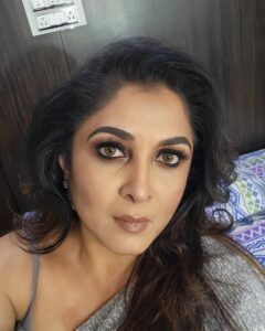 Ramya Krishnan Instagram - Shining in silver 💞

@vijaytelevision @disneyplushotstartamil

Outfit : @sidneysladen @sidneysladenofficial

MUA :  @artistrybyolivia

Jewellery : @pradejewels

Hair : @manohar_hair
#bbjodigal2