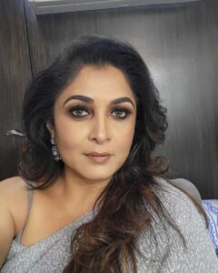 Ramya Krishnan Instagram - Shining in silver 💞

@vijaytelevision @disneyplushotstartamil

Outfit : @sidneysladen @sidneysladenofficial

MUA :  @artistrybyolivia

Jewellery : @pradejewels

Hair : @manohar_hair
#bbjodigal2