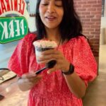 Ramya Subramanian Instagram - Central Perk : Rachel’s Truffle 🍰. Life is good ♥️🙏🏻☺️😉 #USVacay #CentralPerkCafe #LosAngelsFoodie