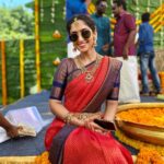 Reba Monica John Instagram - Waiting for my ‘reel’ Mappillai like 😎 AV bts 💕 P.c @deepakparamesh you only no da 😅 #shootdiaries #whenyoubewaitingforyourshot #youtakepictures #andkilltime #myshadeslargerthanmyface #stillcoollikethat #akashvaani Chennai, India