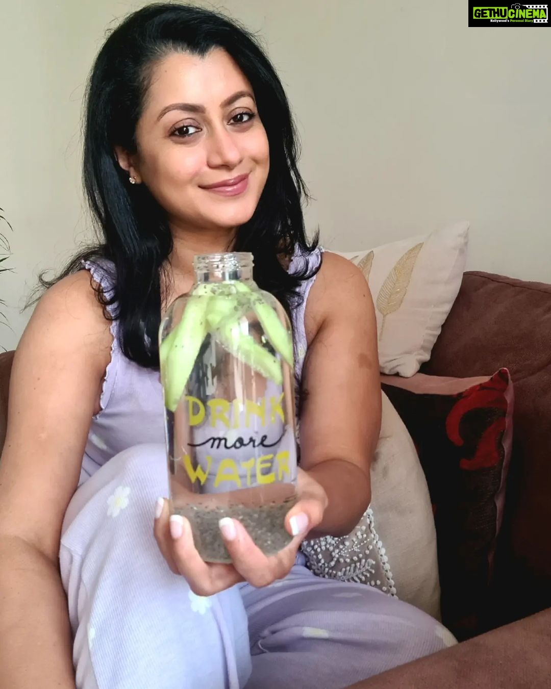 Reenu Mathews Instagram - It's Summer & let's get hydrated together. Am too lazy & forgetful in this matter. So I like adding some flavour to make the process interesting. Here I have added chia seeds, Cucumber & lemon. Sometimes I add strawberry & mint leaves. Do share with me if you have any other tips❤️ Emirate of Dubai