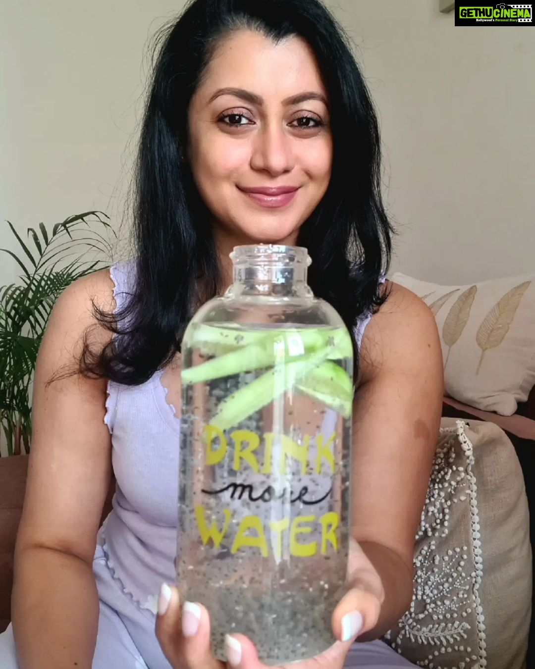 Reenu Mathews Instagram - It's Summer & let's get hydrated together. Am too lazy & forgetful in this matter. So I like adding some flavour to make the process interesting. Here I have added chia seeds, Cucumber & lemon. Sometimes I add strawberry & mint leaves. Do share with me if you have any other tips❤️ Emirate of Dubai