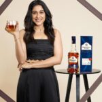 Regina Cassandra Instagram – True craftsmanship is a reflection of your passion and determination. #BlendersPrideReserveCollection #MasterpieceInABottle
@graziaindia @blenderspridewhisky