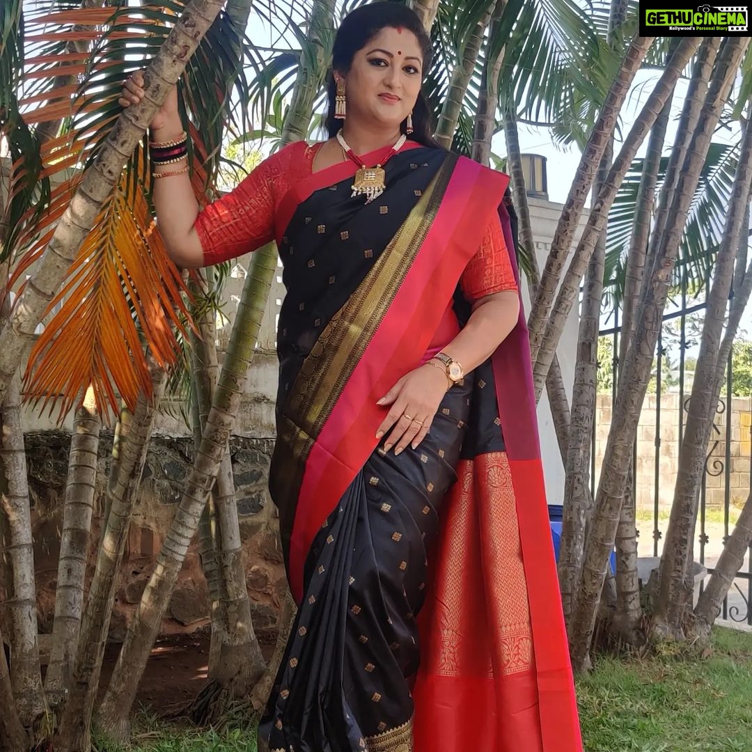 Rekha Krishnappa Instagram - With vibrant colours and beautiful designs put together this saree from @imon_arte_boutique looks fabulous and fantastic... Rite? Thank you so much @imon_arte_boutique for this beautiful saree, it's making me look beautiful... . . . . #sareecollections #sareedraping #sareestyle #sareelove #sareeindia #sareeonlineshopping #sareefashion #sareeaddict #sareelover Chennai, India
