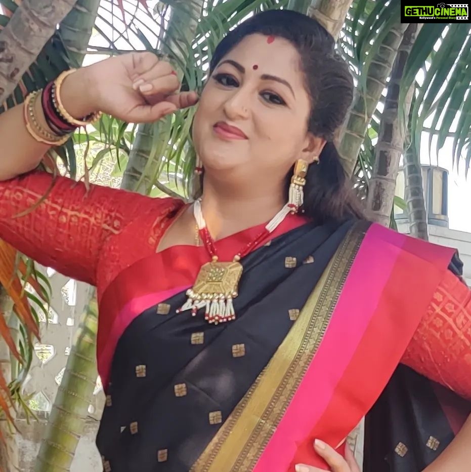 Rekha Krishnappa Instagram - With vibrant colours and beautiful designs put together this saree from @imon_arte_boutique looks fabulous and fantastic... Rite? Thank you so much @imon_arte_boutique for this beautiful saree, it's making me look beautiful... . . . . #sareecollections #sareedraping #sareestyle #sareelove #sareeindia #sareeonlineshopping #sareefashion #sareeaddict #sareelover Chennai, India
