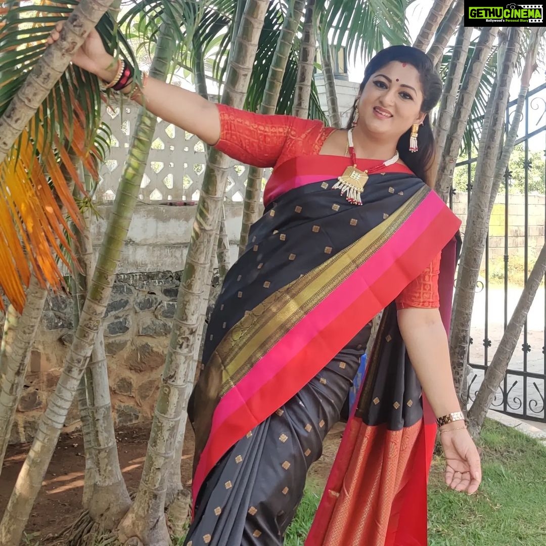 Rekha Krishnappa Instagram - With vibrant colours and beautiful designs put together this saree from @imon_arte_boutique looks fabulous and fantastic... Rite? Thank you so much @imon_arte_boutique for this beautiful saree, it's making me look beautiful... . . . . #sareecollections #sareedraping #sareestyle #sareelove #sareeindia #sareeonlineshopping #sareefashion #sareeaddict #sareelover Chennai, India