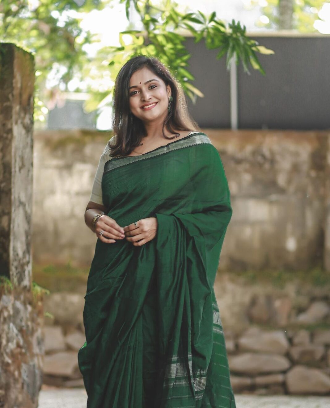 Remya Nambeesan Instagram - Photography @pranavraaaj!!! 🤍❤️ #sari #green