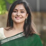 Remya Nambeesan Instagram - Photography @pranavraaaj!!! 🤍❤️ #sari #green