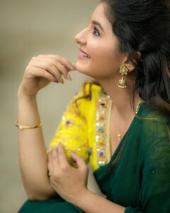Reshmi Menon Instagram - Read those signs. Take the chance make a change 😊
A fun quick shoot with 

Makeup @kaviyaartistry_off 
Hairstyle @priyanga_makeover_artistry 
Costume @yoshnasbyela 
Photography @camerasenthil @rrajeshananda