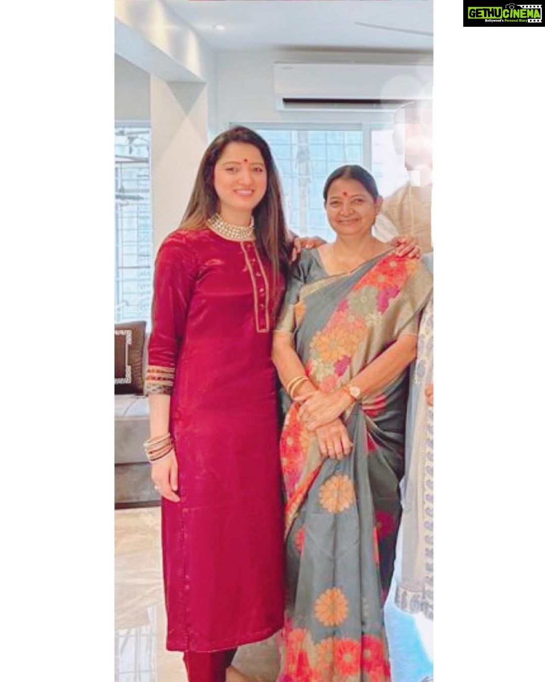 Richa Panai Instagram - Happy Mother’s Day to the best mumma in the world!!💐💞 #happymothersday @shakuntla.panai
