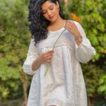 Ritika Singh Instagram - 🤍🌻🧡💫 📸 - @anishavaswani 👗 - @iostaclothing