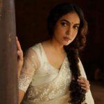 Ritu Varma Instagram - Just a vintage soul 🤍 @anitakamaraj you magician 💫 Video editing @ashwin_guru17 Styling @beingroofa Saree @elegant_fashion_way MUA @abhiramisivakumar Hair @saisubha_hairstylist
