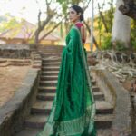 Ritu Varma Instagram - Channeling my inner desi girl ✨ @anitakamaraj @beingroofa @pothysofficial @aaharya @abhiramisivakumar @saisubha_hairstylist