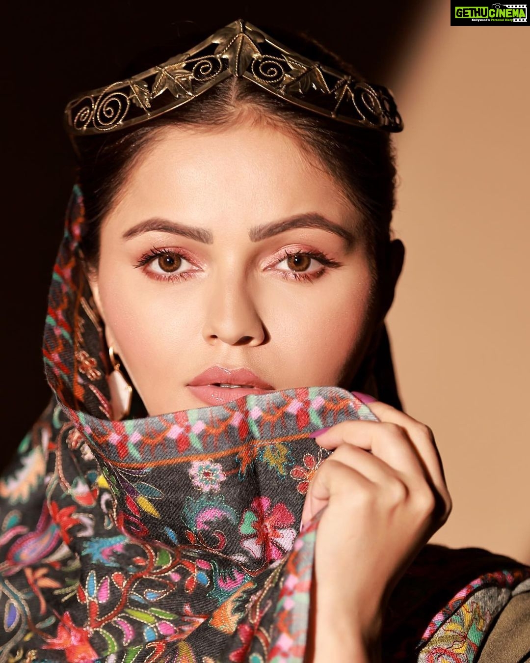 Rubina Dilaik Instagram - Little by little , day by day , whats meant for you will find its way ….. . . . . . Shot by : @amitkhannaphotography Styled by: @ashnaamakhijani @styledbyashna Outfit: @woolboxofficial Earrings: @blingvine Bracelet: @jewellerybyavnigujral Scarf: @pashmoda_official