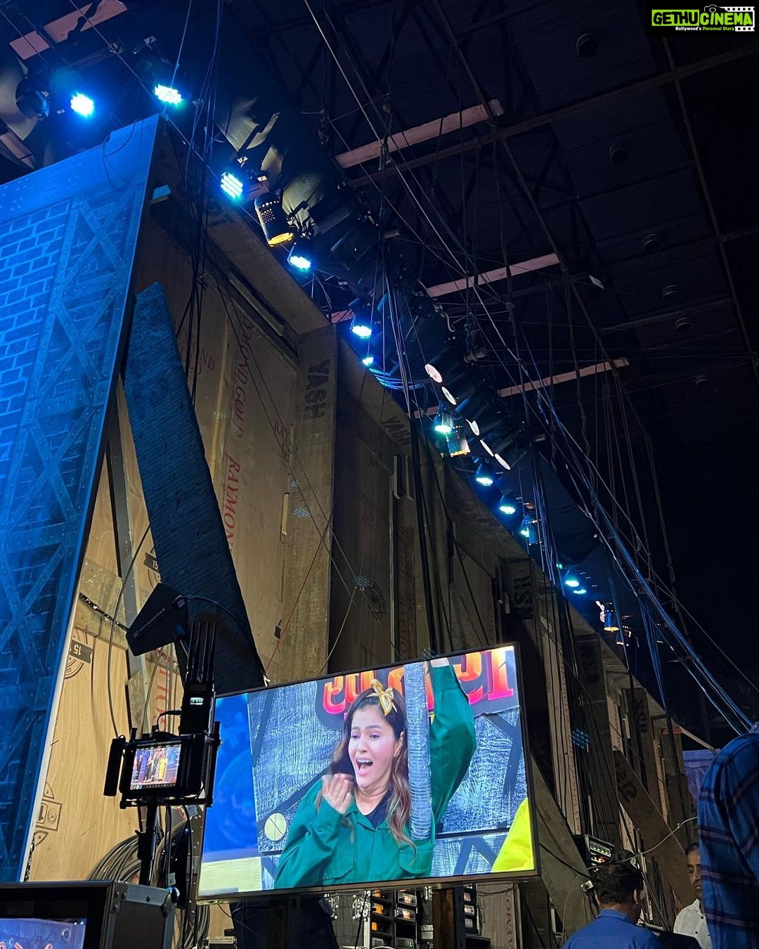 Rubina Dilaik Instagram - Here comes an end to a wonderful series of laughter, banter and tasks….. will surely see you in the next rise … #thekhatrashow #rubinadilaik @bharti.laughterqueen @colorstv @voot