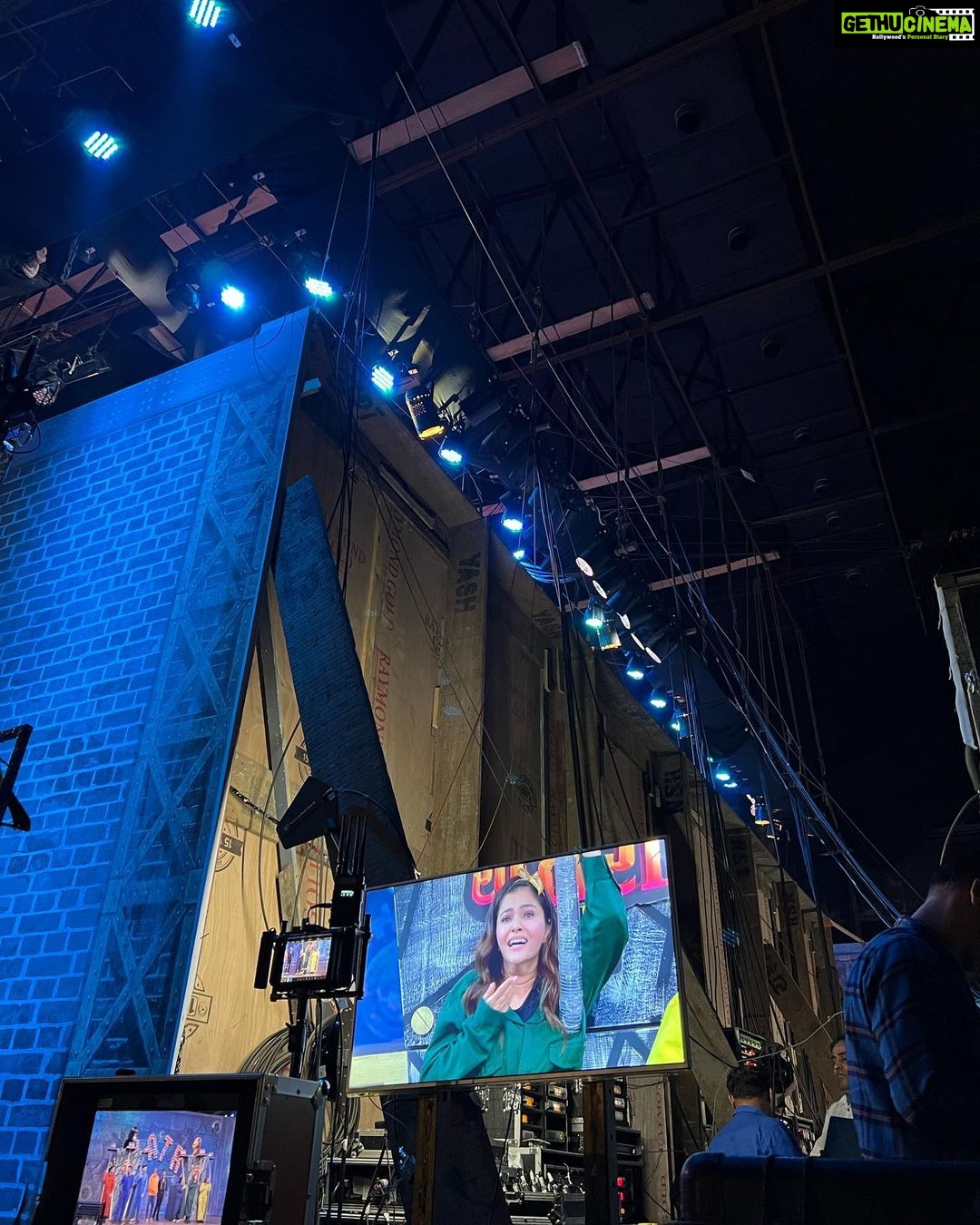 Rubina Dilaik Instagram - Here comes an end to a wonderful series of laughter, banter and tasks….. will surely see you in the next rise … #thekhatrashow #rubinadilaik @bharti.laughterqueen @colorstv @voot