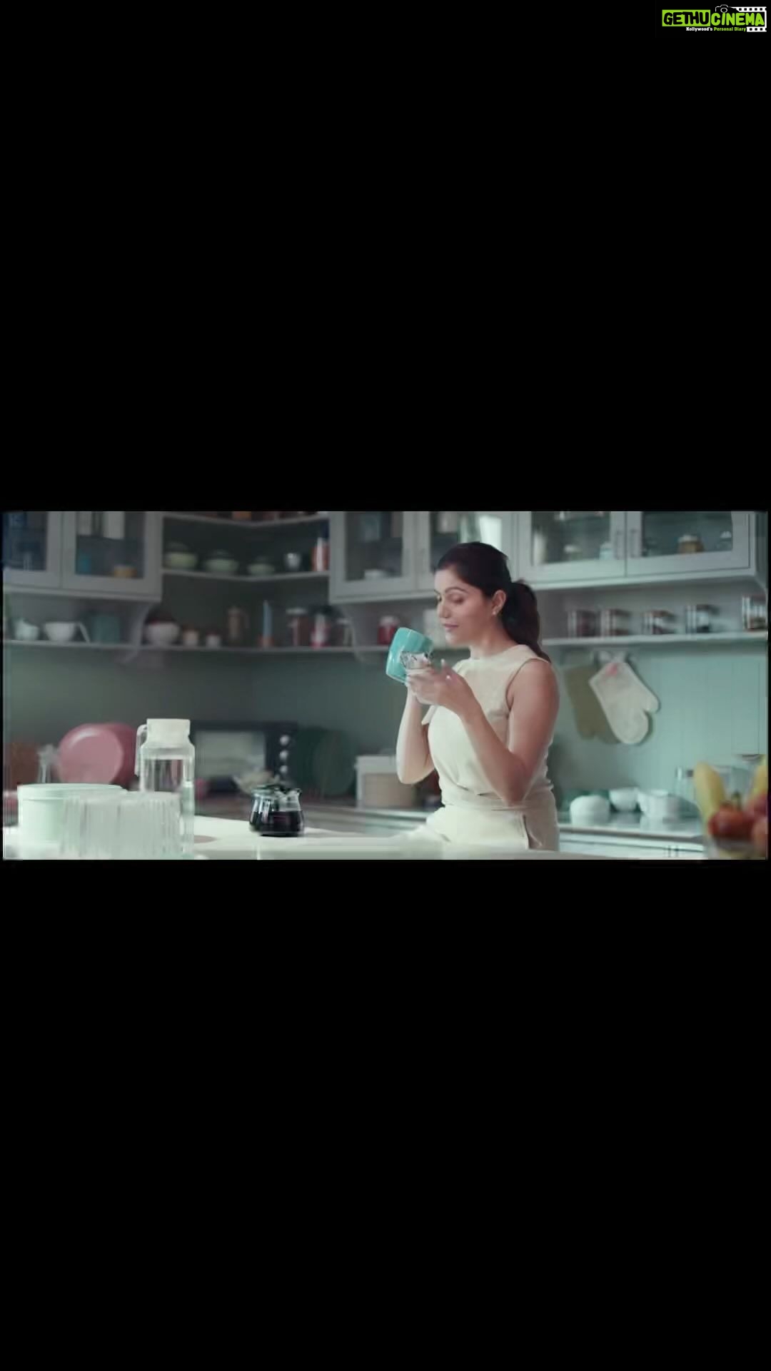 Rubina Dilaik Instagram - Listen up! Here is the secret to my radiant & youthful skin - A skincare range that is Ayurvedic & chemical-free. Aur agar T.A.C chahte hain, I will surely obey, aakhir karu bhi Kyu na it’s all-natural and 100% Ayurvedic! Get radiance and the ultimate glow with the goodness of Kumkumadi from @theayurvedaco #AapkaApnaAyurveda