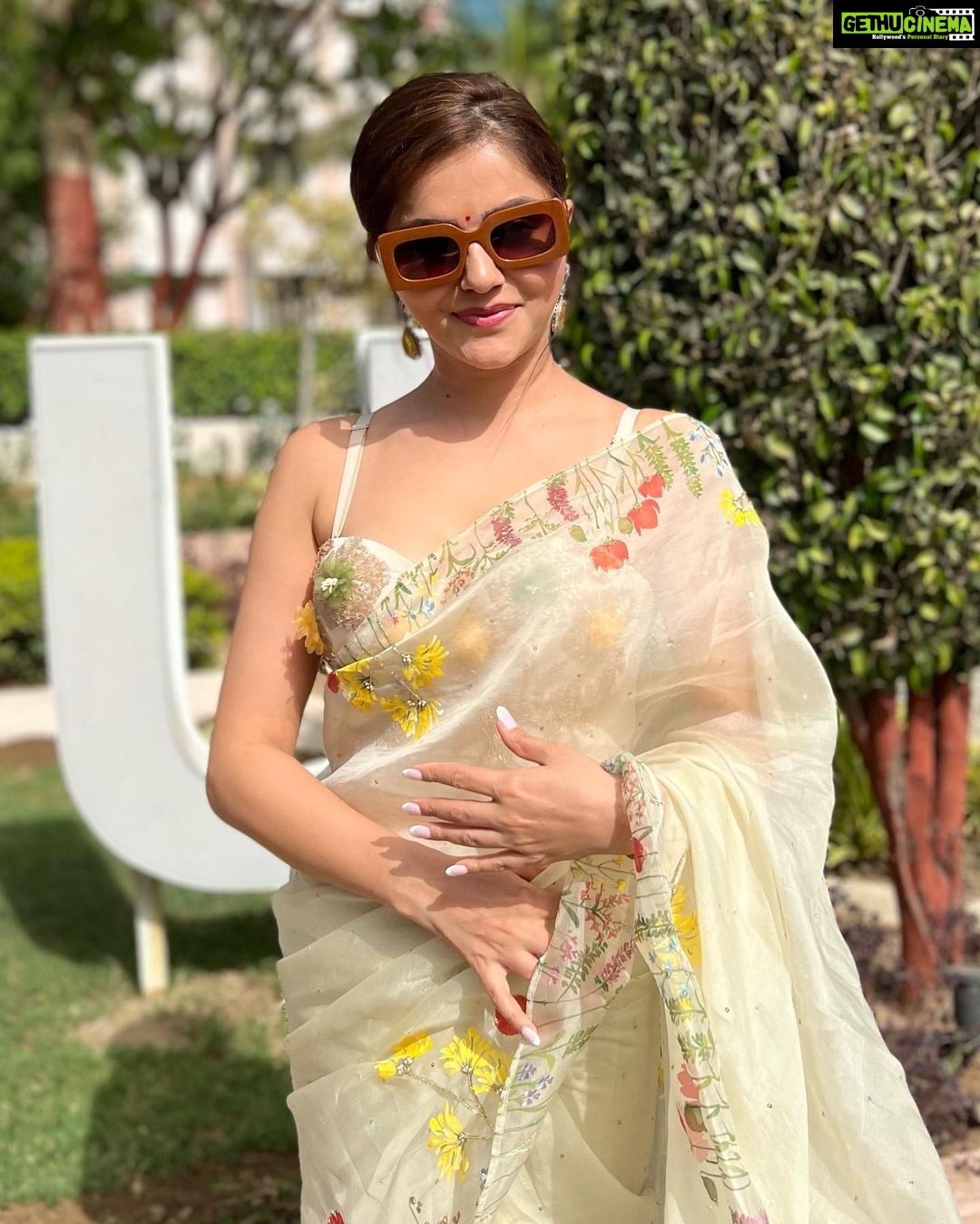 Rubina Dilaik Instagram - Baroda made the first day of promotions So memorable 🧿❤️….. GRATEFUL 🥲 . . . . Styled by: @ashnaamakhijani @styledbyashna Saree: @muksweta Bralette: @bigcee_fashionfirst Earrings: @chaotiqbyarti . . . . #ardh #movie #comingsoon @zee5shows @palash_muchhal @rajpalofficial