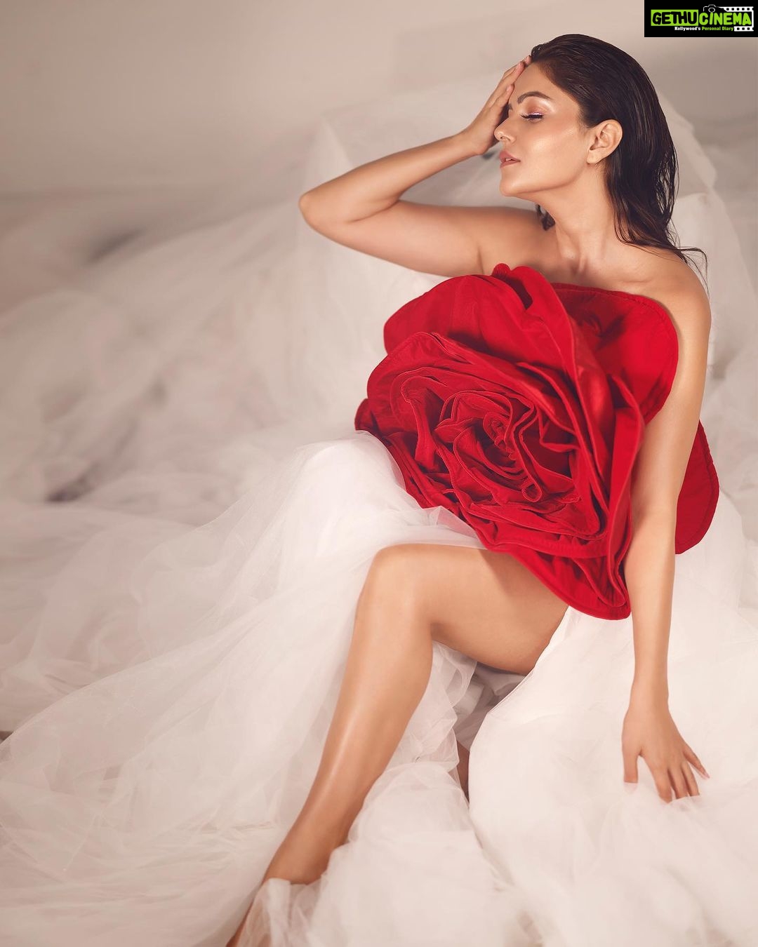 Rubina Dilaik Instagram - People will stare! Make it worth their While ✨…. Finally found a visionary who designs poetry ❤️ @sumanfashionmaker ……. . . . . . Shot by : @prashantsamtani Styled by : @styledbyashna