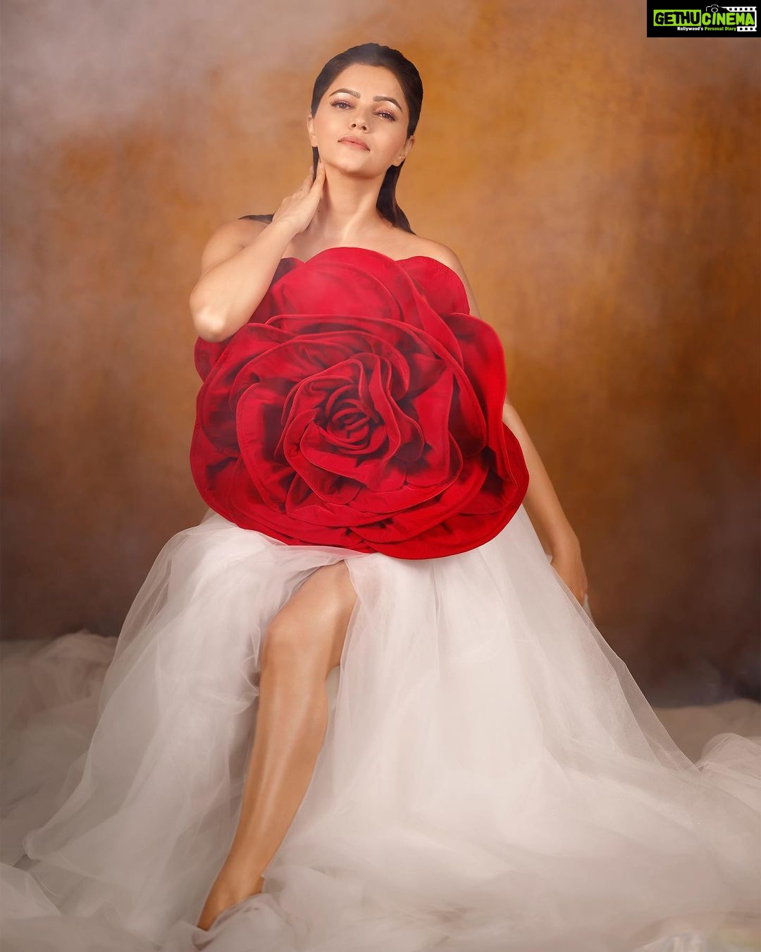 Rubina Dilaik Instagram - People will stare! Make it worth their While ✨…. Finally found a visionary who designs poetry ❤️ @sumanfashionmaker ……. . . . . . Shot by : @prashantsamtani Styled by : @styledbyashna