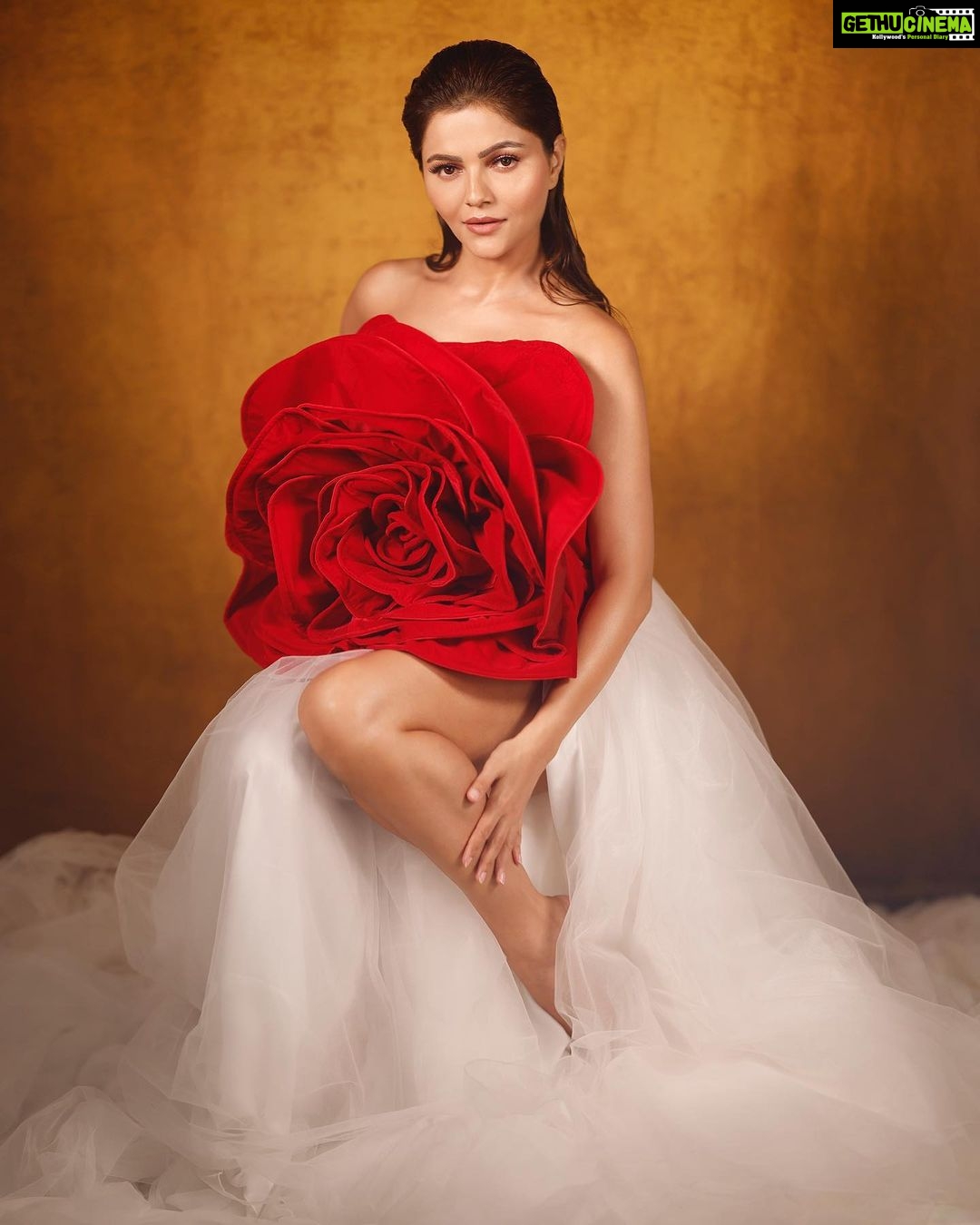 Rubina Dilaik Instagram - People will stare! Make it worth their While ✨…. Finally found a visionary who designs poetry ❤️ @sumanfashionmaker ……. . . . . . Shot by : @prashantsamtani Styled by : @styledbyashna