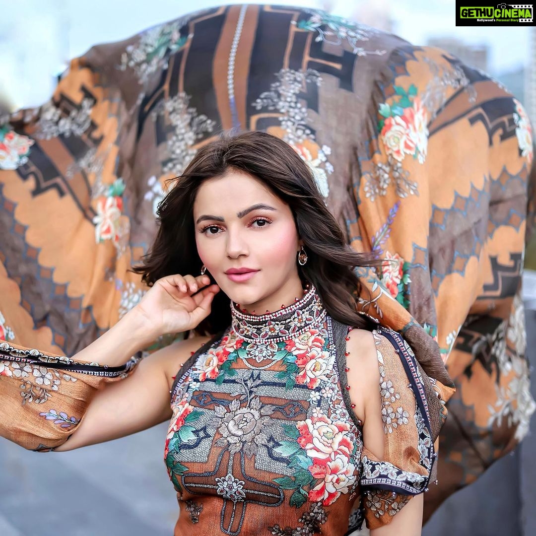 Rubina Dilaik Instagram - The privilege of a lifetime is BEING who you ARE…! . . . . Styled by: @ashnaamakhijani @styledbyashna Outfit: @rajdeep.ranawat.official @oakpinionpr Bag: @quirkytalesbyrima Earrings: @blingvine 📸 : @the_pixeleyes