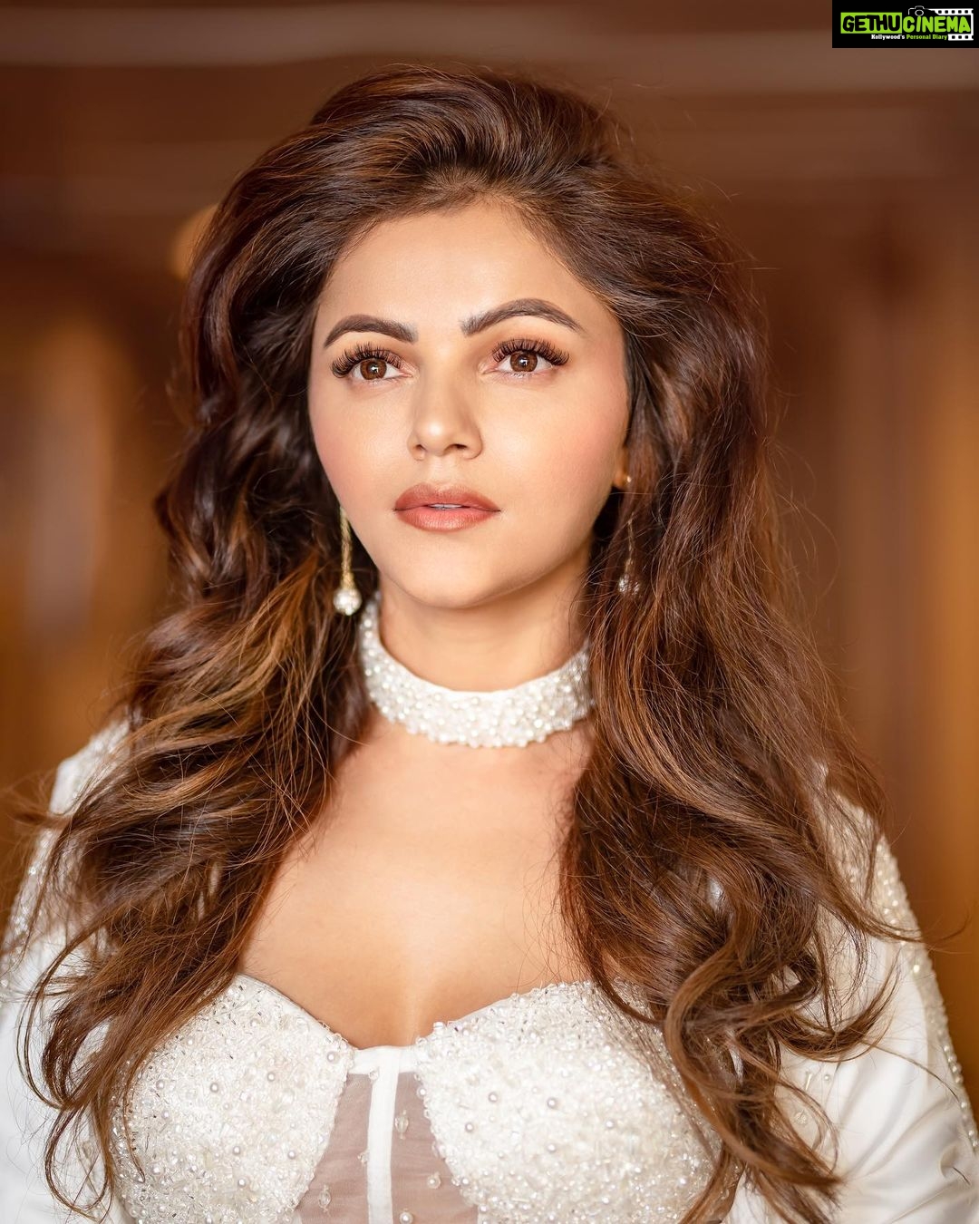 Rubina Dilaik Instagram - 🤍 . . . . . Shot by : @propixer Styled by: @ashnaamakhijani @styledbyashna Outfit: @kaynaatbyaanchalsawhney Earrings: @blingvine Bag: @quirkytalesbyrima