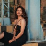 Ruhani Sharma Instagram - 🖤 . . . . . 📸 @bharat_rawail MUA @makeuphairbyrahul