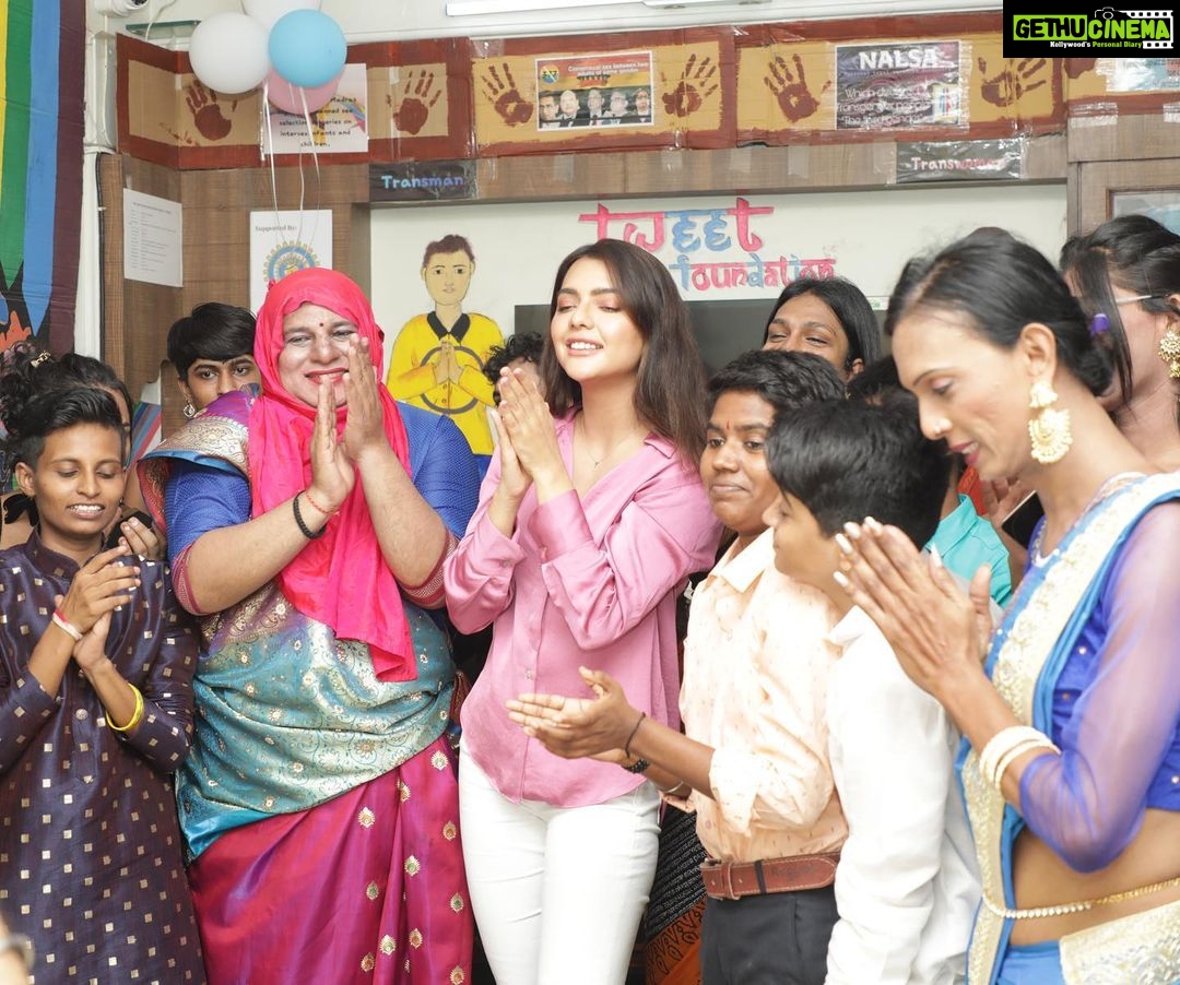 Ruhi Singh Instagram - Had an incredible time with these angels of love @tweet_foundation so proud and happy to be a part of all the incredible work you are doing, providing shelter, education, skill building and counselling support for #transpeople and #transrights Im very proud to be a part of this movement of love, acceptance and equality. #lgbtqindia #changebeginswithyou