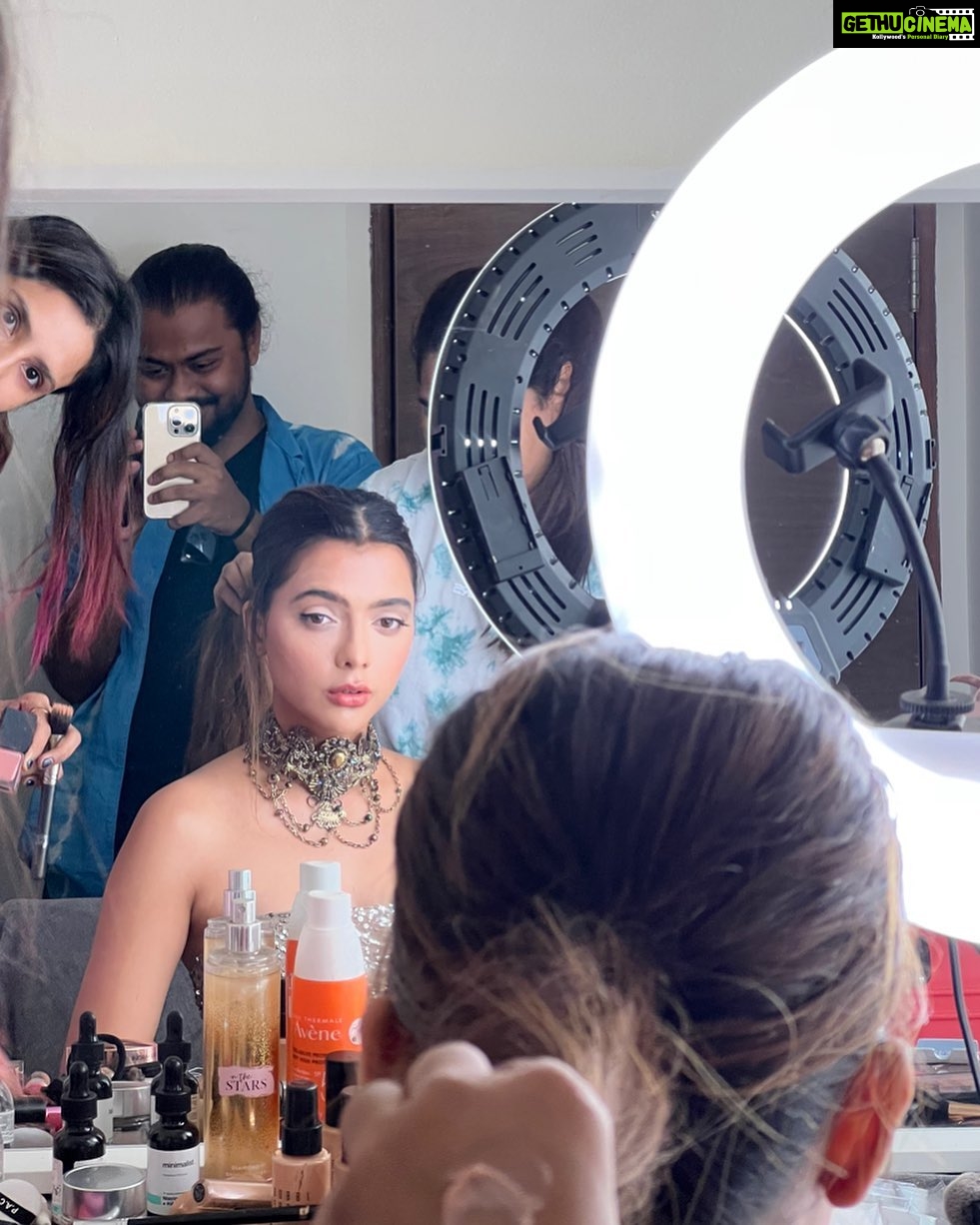 Ruhi Singh Instagram - Surround yourself with people who lift you up.