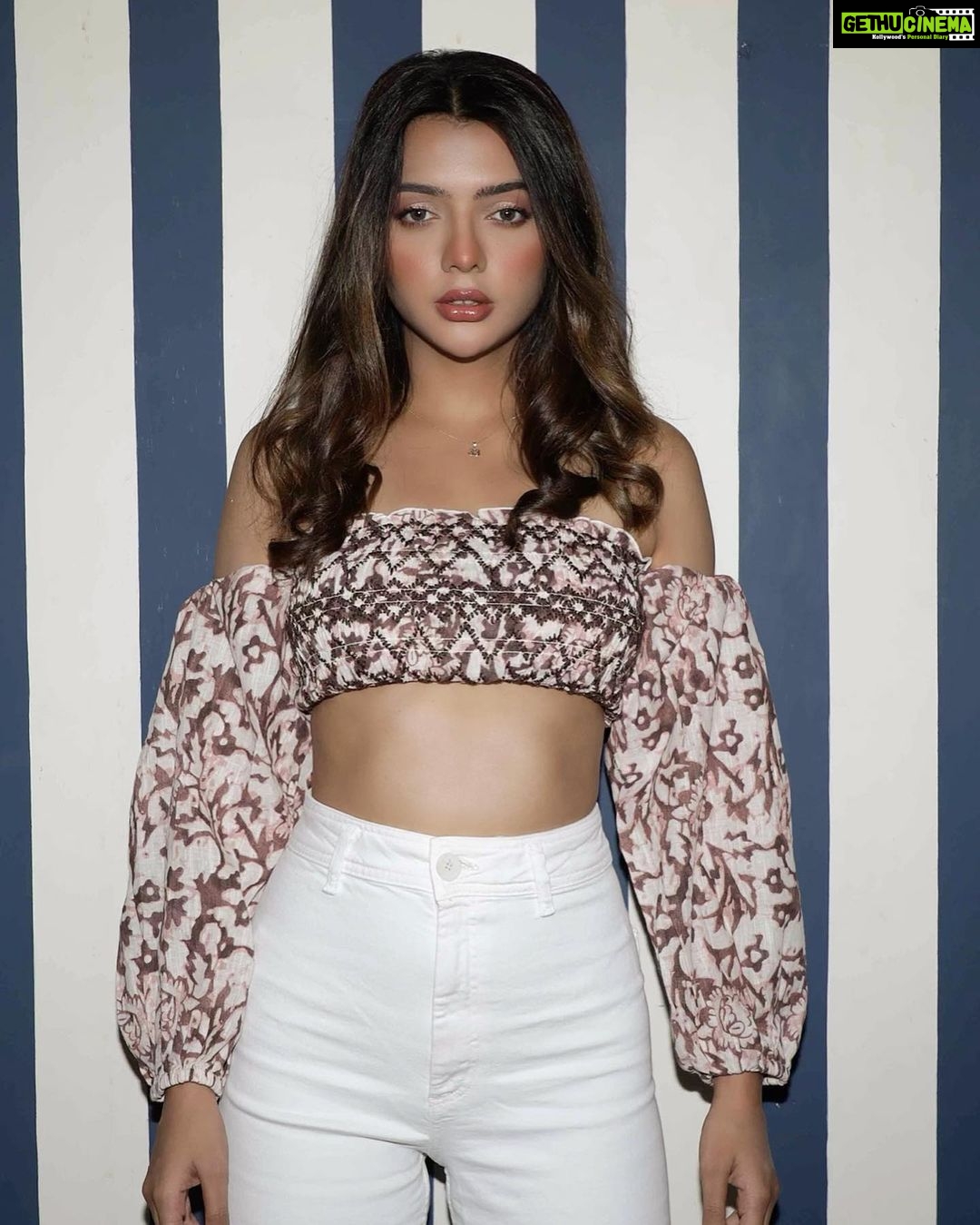 Ruhi Singh Instagram - Me- all my posts need to have some meaning.. nothing mindless from here on. Also me- let me post this absolutely random photo standing in front of a striped wall having an obviously fake conversation on this intercom which clearly doesn’t work so people don’t forget I exist.