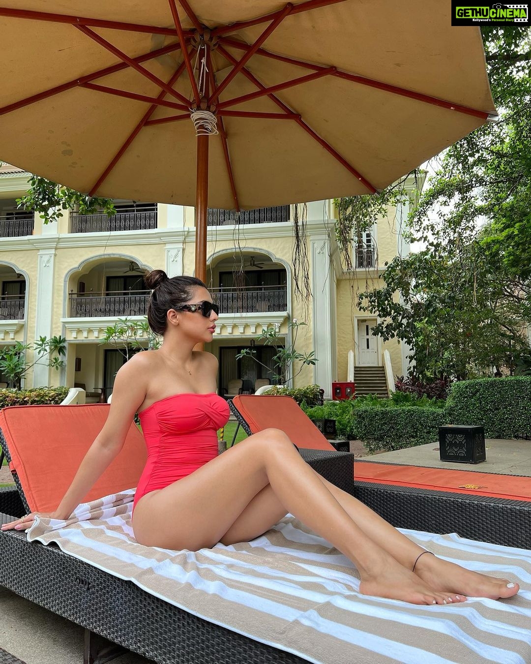Ruhi Singh Instagram - Happy and hydrated 💕 Grand Hyatt Goa
