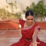 Rukmini Vijayakumar Instagram - The Tillana of Carnatic music is said to have been, originally adapted from the North Indian tradition of a “tarana” . Within a traditional Bharatanatyam performance, the Tillana is performed at the very end. It leaves the audience with a feeling of celebration at the very end. More on this idea in my next post ♥️ Video @vivianambrose Music Kalakriya series #funfactsaboutbharatanatyam #funfacts #bharatanatyam #tillana #dance #carnatic #hindustani #kadanakuthuhala #balamuralikrishna #mridangajathi