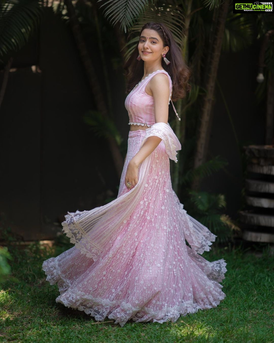 Rukshar Dhillon Instagram - 🌸 #AshokaVanamLoArjunaKalyanam Promotions! 4 Days to go💥 Styled by- @meghanaalluri @shefalideora_ Assisted by- @bhargavikallam Make up by - @makeupbysheffali Hair by- @seena_hair143 Photographer- @_anupphotography Outfit- @shopmulmul Jewellery- @the_chandi_studio #AVAK #RuksharDhillon