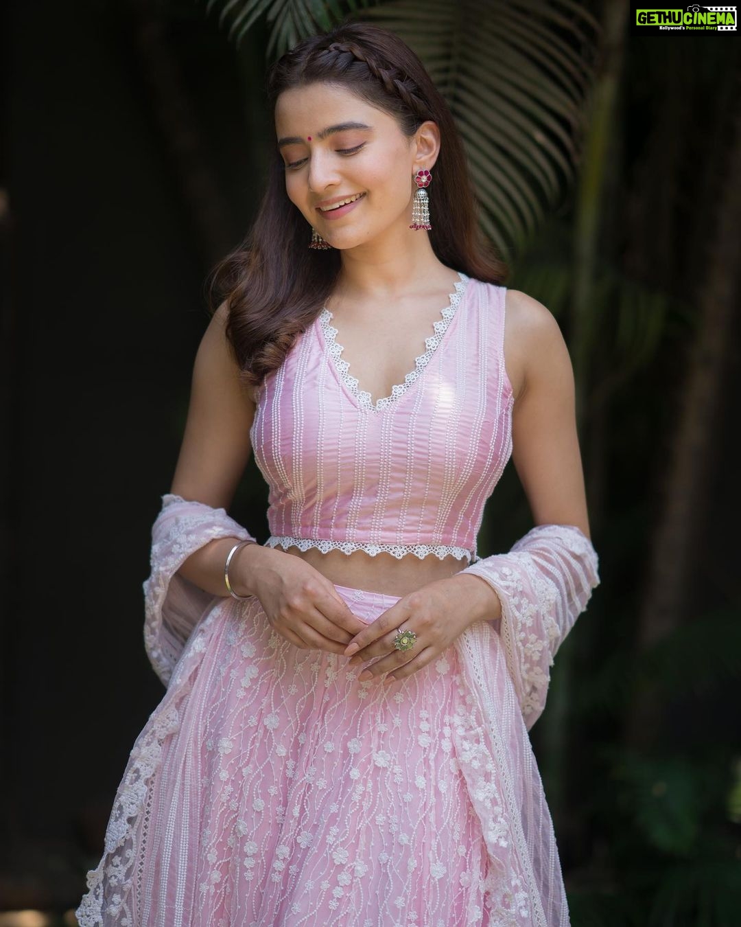Rukshar Dhillon Instagram - When you see the Eid Ka Chaand🌙♥️ #AshokaVanamLoArjunaKalyanam Promotions! 3 Days to go💥 Styled by- @meghanaalluri @shefalideora_ Assisted by- @bhargavikallam Make up by - @makeupbysheffali Hair by- @seena_hair143 Photographer- @_anupphotography Outfit- @shopmulmul Jewellery- @the_chandi_studio #AVAK #RuksharDhillon