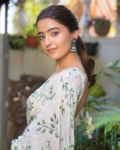 Rukshar Dhillon Instagram - Out of captions but not your love for #AshokaVanamLoArjunaKalyanam
♥️

Styled by- @meghanaalluri @shefalideora_ 
Make up by - @makeupbysheffali 
Hair by- @seena_hair143 
Photographer- @_anupphotography
Outfit- @summerbypriyankagupta 
Jewellery- @bcos_its_silver 

#AVAK #RuksharDhillon