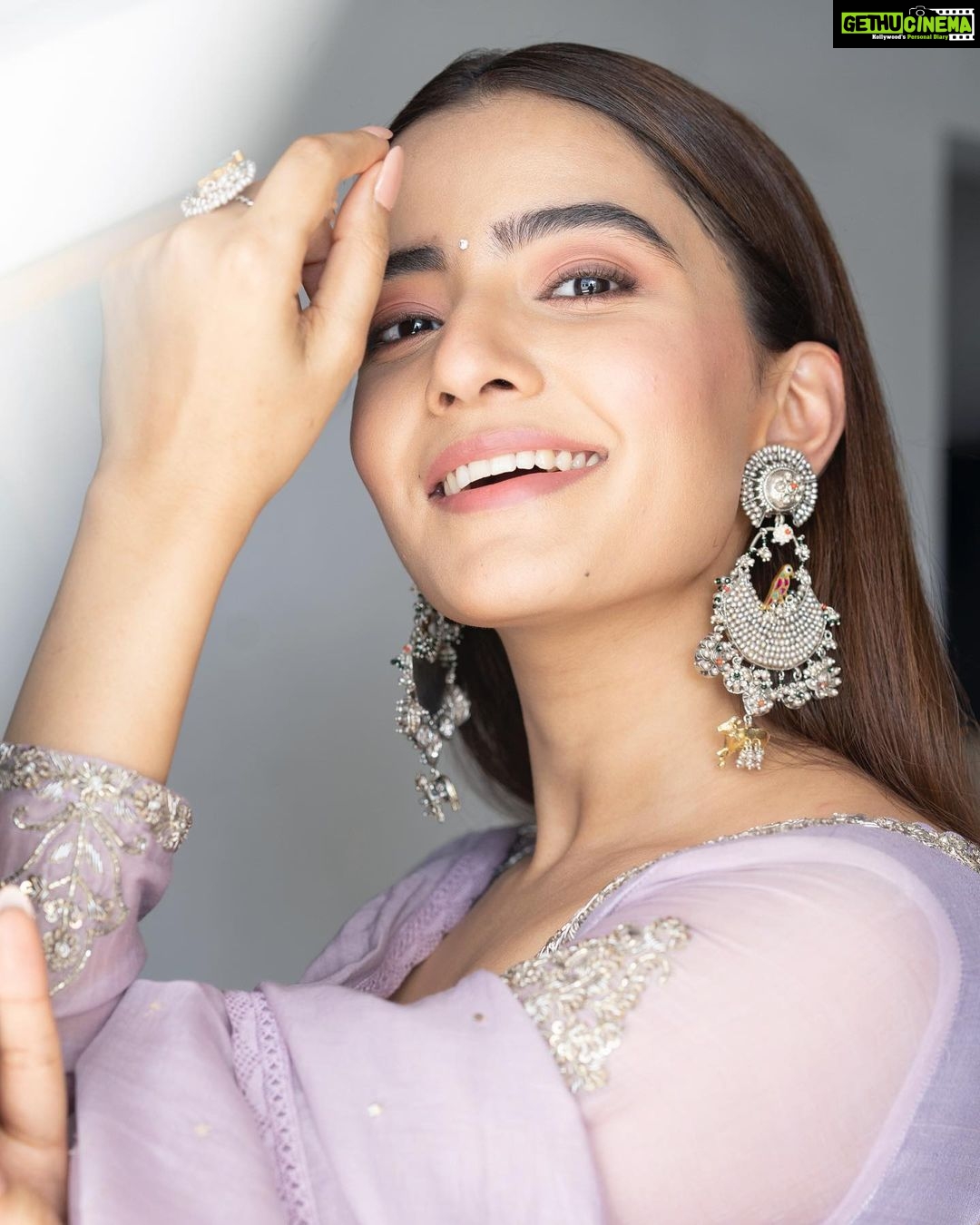 Rukshar Dhillon Instagram - Soft hues & vintage vibes💟 Styled by- @meghanaalluri Outfit- @mrunalinirao Jewellery- @sheetalzaveribyvithaldas Make up- @makeupbysheffali Hair- @seena_hair143 Photographer- @kannasrihari #AshokaVanamLoArjunaKalyanam #AVAK #RuksharDhillon #promotions