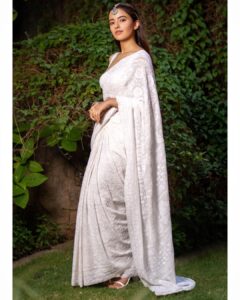 Rukshar Dhillon Instagram - Tu Jhoom🎶♥️

Styled by- @shefalideora_ @meghanaalluri 
Make up by - @makeupbysheffali 
Hair by- @seena_hair143 
Photographer- @pranil_chintewar 
Outfit- @paaprikastore 
Sari Drapist- @shree.bridalmakeover 
Jewellery- @the_chandi_studio 

#RuksharDhillon #AVAK #ashokavanamloarjunakalyanam