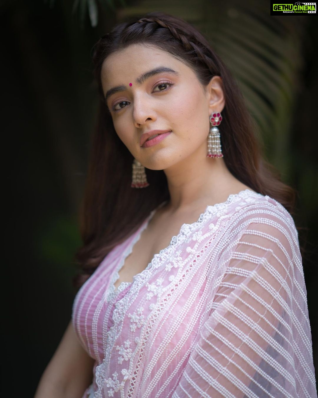 Rukshar Dhillon Instagram - When you see the Eid Ka Chaand🌙♥️ #AshokaVanamLoArjunaKalyanam Promotions! 3 Days to go💥 Styled by- @meghanaalluri @shefalideora_ Assisted by- @bhargavikallam Make up by - @makeupbysheffali Hair by- @seena_hair143 Photographer- @_anupphotography Outfit- @shopmulmul Jewellery- @the_chandi_studio #AVAK #RuksharDhillon