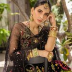Saba Qamar Zaman Instagram - Main Ishq kahoon Tujhe ho jaye ♥️ Shoot for @HelloPakistan Wardrobe: @ansabjahangirstudio Styling: @zahrasarfraz Hair and makeup: @bryan.makeupartist1 at @nabila_salon Jewellery: @alijaverijewelers Location: @koelcafe Photographer: @shahbazshaziofficial PR and coordination: @phsolutionspk #gnhfilm #koelcafe #hellopakistan #ansabjahangirstudio @jbfilmspk @mastermind.films