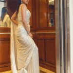 Saba Qamar Zaman Instagram - Saree is pure grace and glamour. #ghabrananahihai Styling @zahrasarfraz 👗 @elan 📸 @iam3h 💎 @sherezadjewellery 💄 @nabila_salon @bryan.makeupartist1