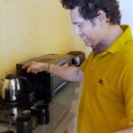 Sachin Tendulkar Instagram – Doston ke saath acche time ke liye kabhi kabhi thodi coffee kaafi hoti hai! ☕️