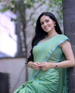 Sadha Instagram - Some more!!! 💙💚🤍

📷 @junnuphotography__