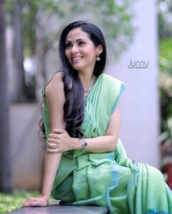 Sadha Instagram - Some more!!! 💙💚🤍

📷 @junnuphotography__