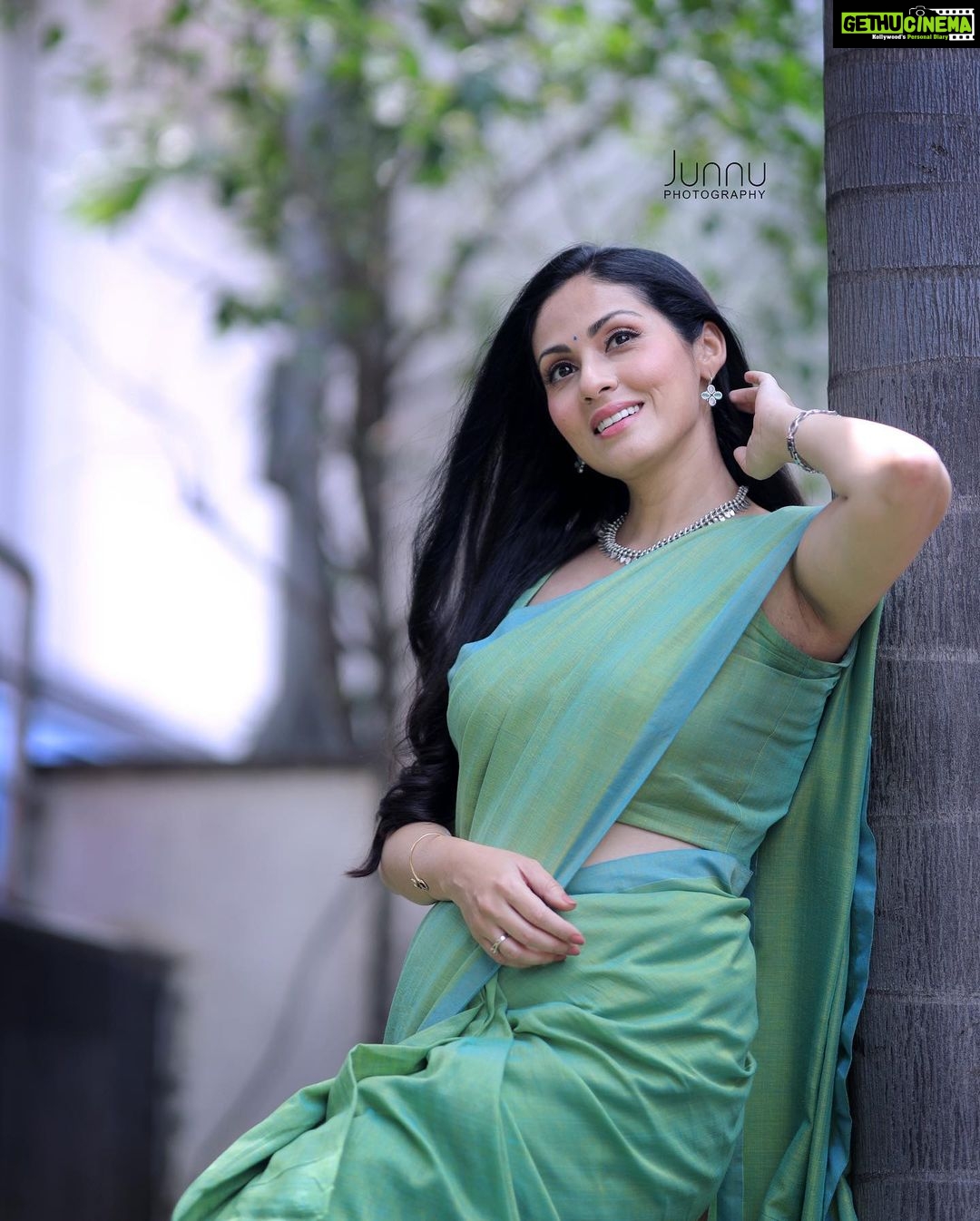 Actress Sadha HD Photos and Wallpapers May 2022 - Gethu Cinema