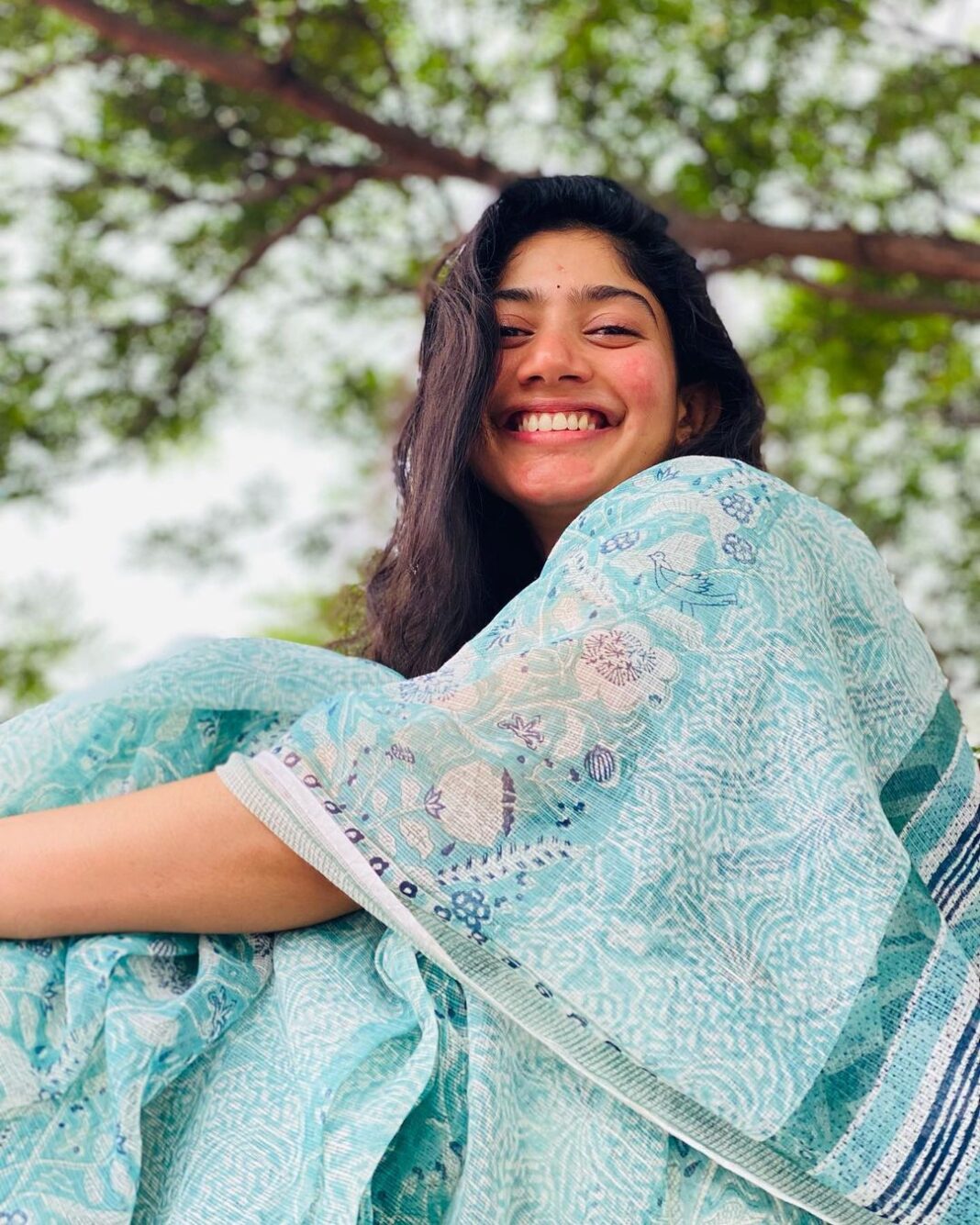 Sai Pallavi Instagram - Today means so much more to me than just a day that marks my birth. I’m so overwhelmed with gratitude and joy when I look at my years on earth. I’m grateful for this life, for the experiences, for the love, tears, joy, for my health, for my family and friends and YOU ALL. You’ve all made my life so beautiful. Thank you!!!🙏🏻 (this is an understatement) Bless me to be the best version of myself, to love selflessly and abundantly, to live a life that makes me happy of my existence❤️